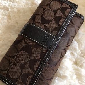 Signature Coach Wallet